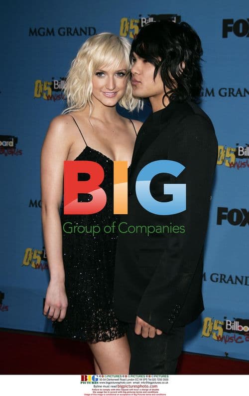 Ashlee Simpson & date at 2005 Billboard Awards