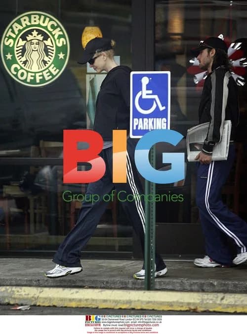 Nicole Kidman and Keith Urban leaving Starbucks