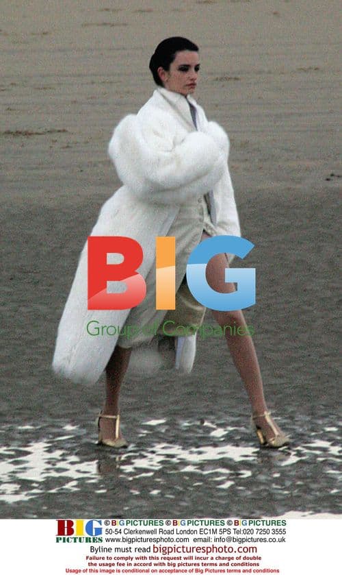 Penelope Cruz films 'The Good Night'