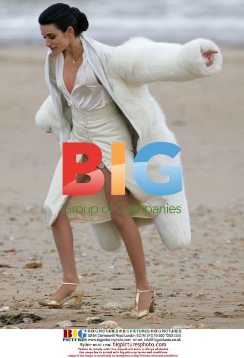 Penelope Cruz and Martin Freeman film 'The Good Night'