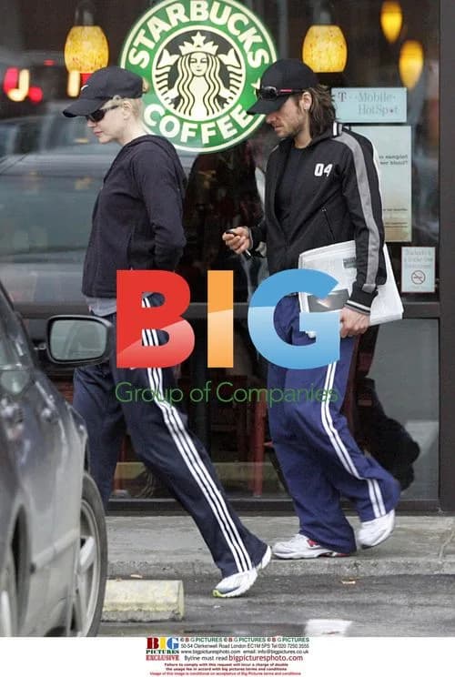 Nicole Kidman and Keith Urban leave Starbucks