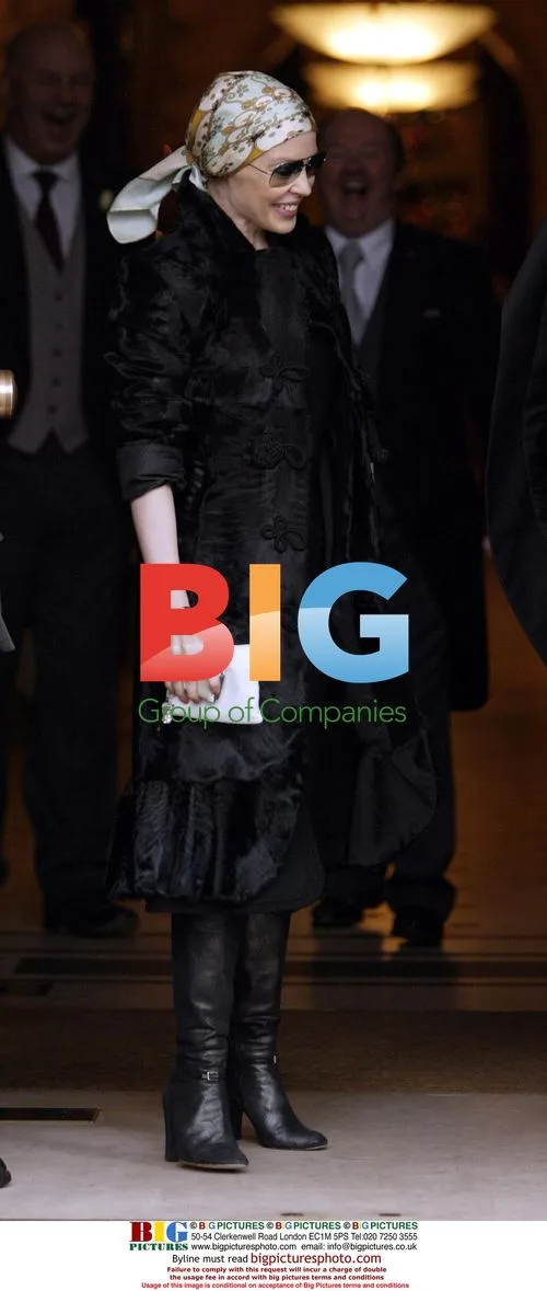 Kylie Minogue Leaves London Hotel