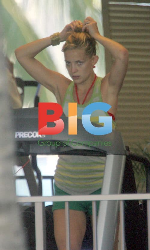 Kate Hudson Hits the Beach in Hawaii