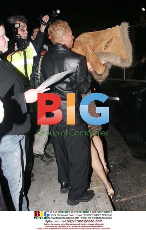 Paris Hilton gets tipsy at Geisha House