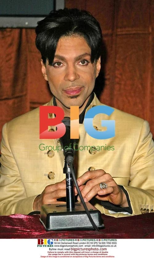 Prince Announces Universal Records Contract