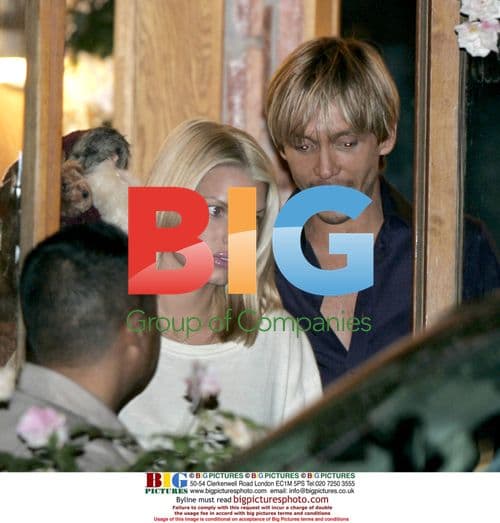 Jessica Simpson leaves restaurant