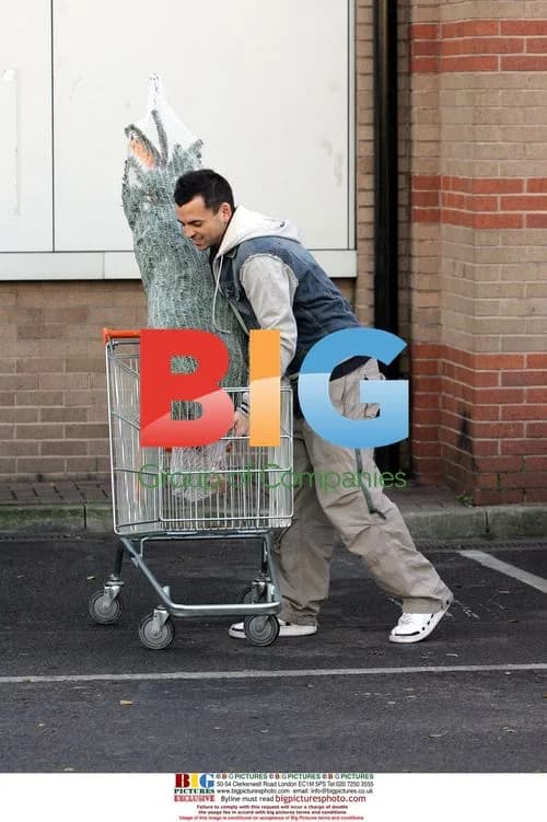 Andy Scott Lee and Michelle Heaton buying Christmas tree