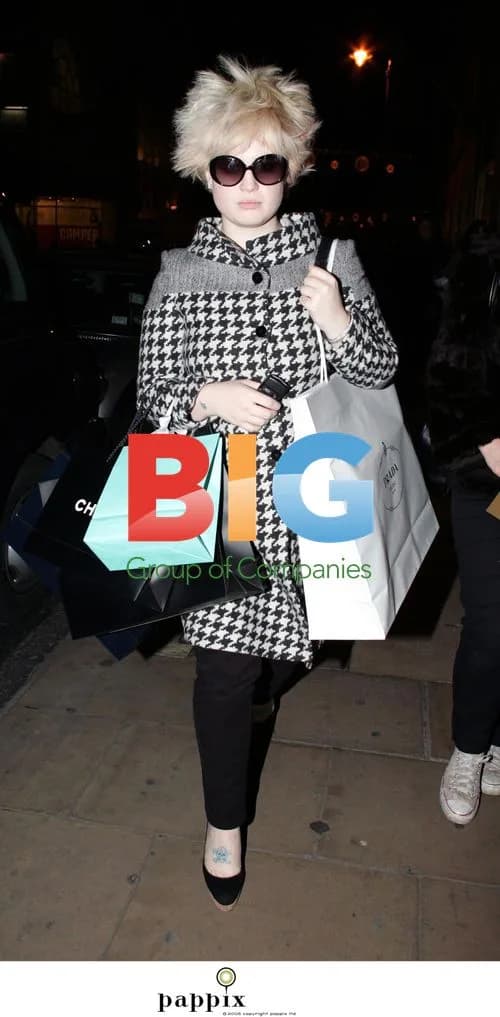 Kelly Osbourne Shopping with Mom