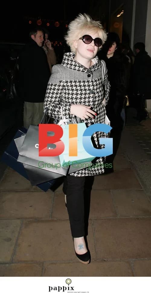 Kelly Osbourne Shopping in London