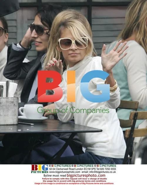 Nicole Richie Having Coffee in Beverly Hills