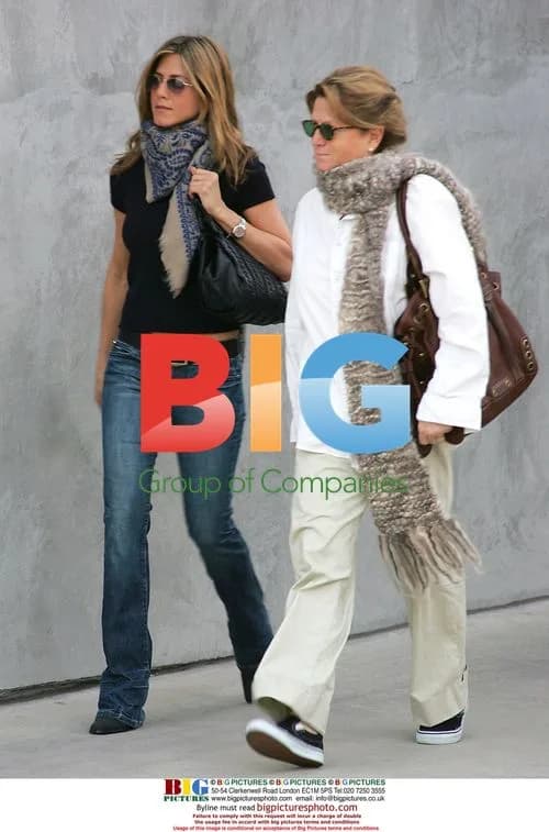Jennifer Aniston Christmas Shopping