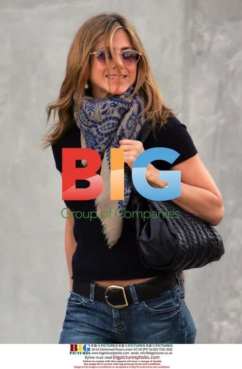 Jennifer Aniston Christmas Shopping