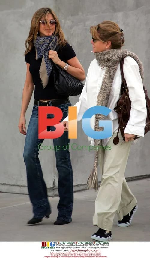 Jennifer Aniston Christmas Shopping