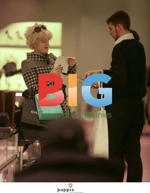 Kelly Osbourne Christmas Shopping
