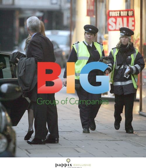 Duchess with Daughters Christmas Shopping