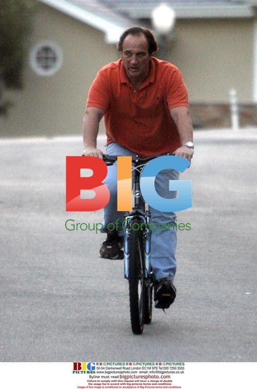 Jim Belushi Teaches Jared to Ride Bike