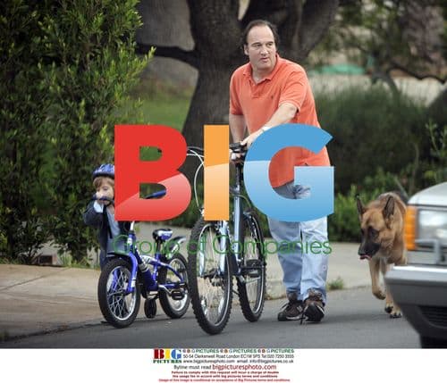 Jim Belushi Teaches Son to Ride Bike