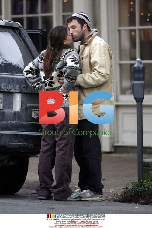 Affleck and Garner Share Tender Moment