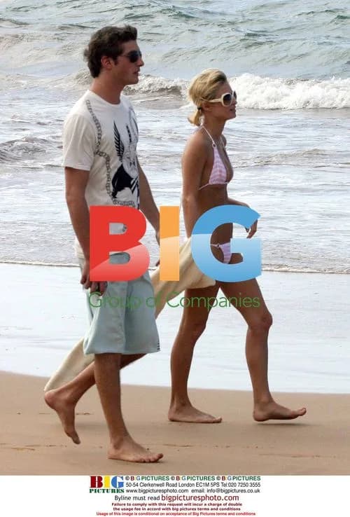 Paris & Nicky Hilton in Hawaii