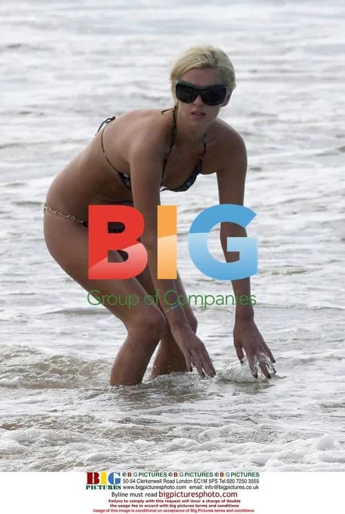 Paris and Nicky Hilton on Hawaiian Vacation