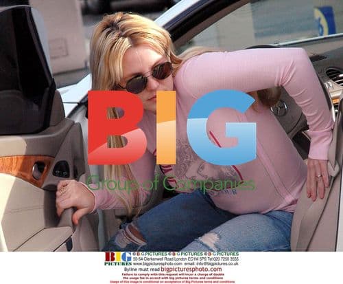 Britney Spears and Jamie Lynn Shopping in Malibu