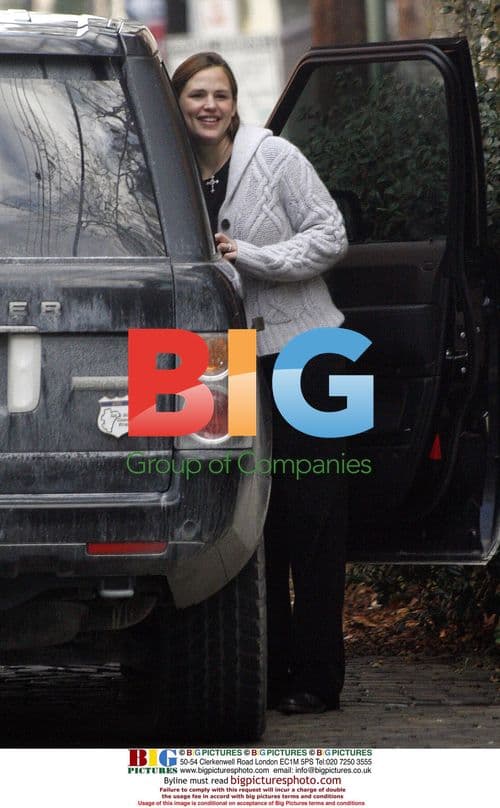 Jennifer Garner and Ben Affleck shop in Savannah, GA