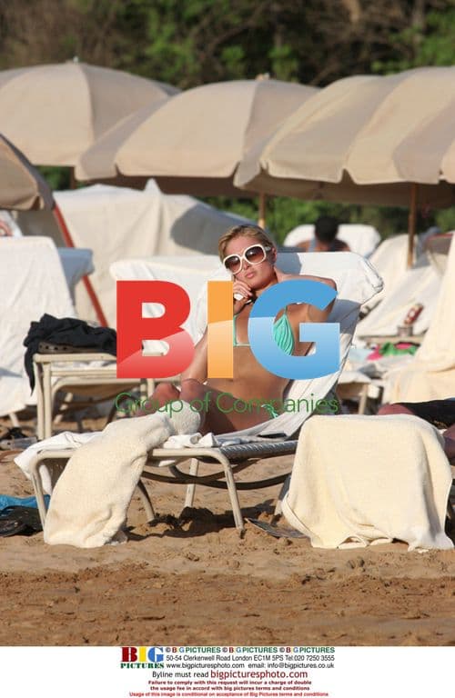 Paris Hilton tans in Hawaii