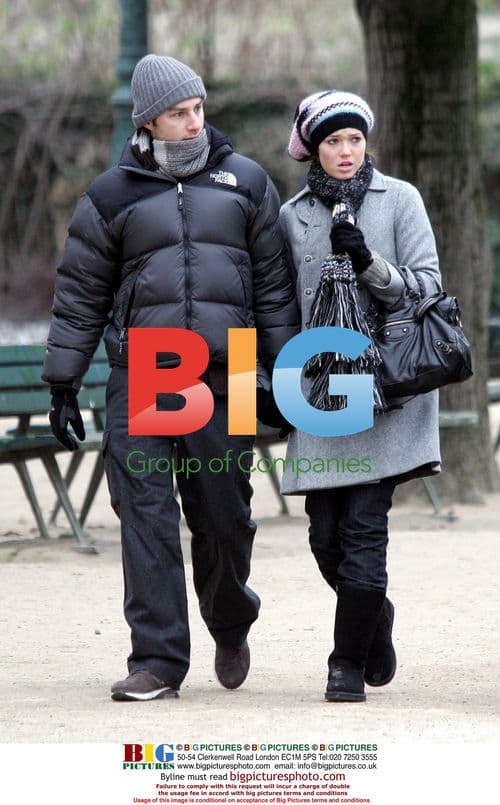 Mandy Moore and Zach Braff visit Paris sites