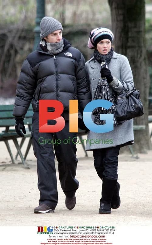 Mandy Moore and Zach Braff visit Paris sites