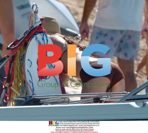 Hugh Grant and Jemima Khan On Boat Trip