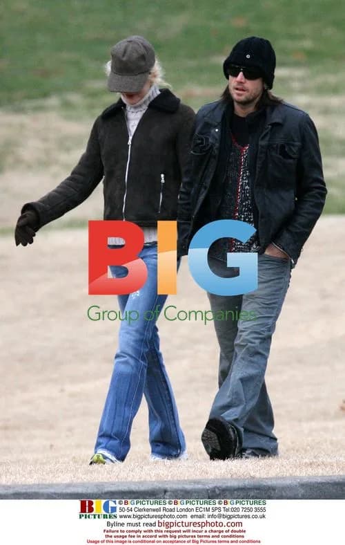 Nicole Kidman and Keith Urban go for Christmas stroll