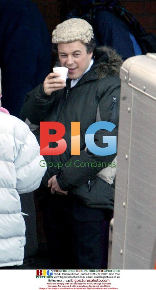 Alan Davies and Jennifer Ellison on break from "The Brief"