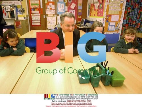 First Minister Visits Knightsbridge Primary School