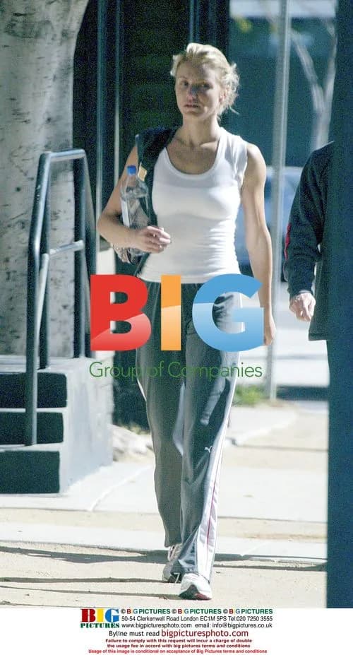 Cameron Diaz takes fast walk with trainer
