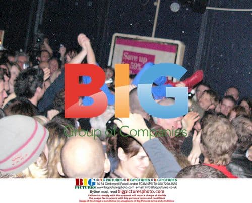 Juliette Lewis Performs with 'The Licks' in London