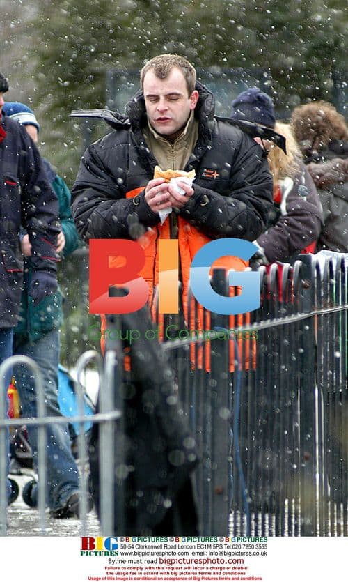 Coronation Street stars film in park