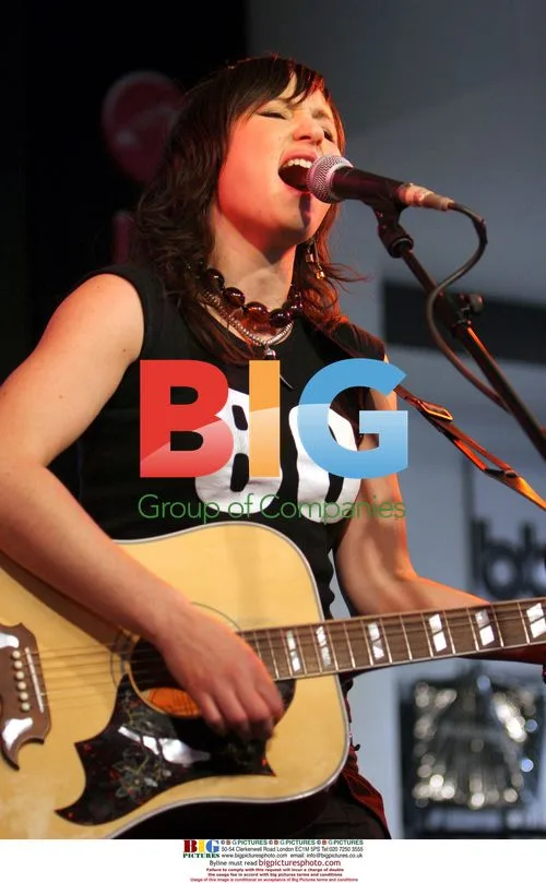 KT Tunstall Live Performance at HMV London