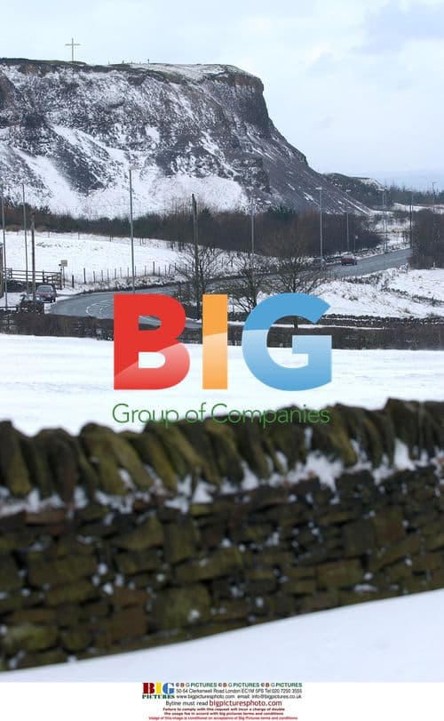 Locals Take to Saddleworth Moor for Powerkiting