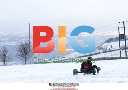 Locals on Saddleworth Moor Powerkiting