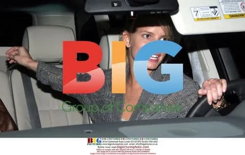 Jessica Simpson Spotted Without Wedding Ring
