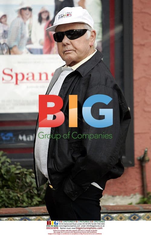 Johnny Carson Watches "Aviator" in Malibu