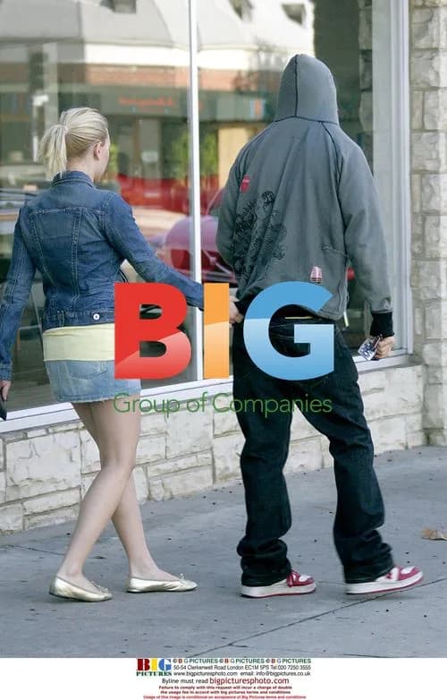 Scarlett and Jared Leto Shop for Furniture