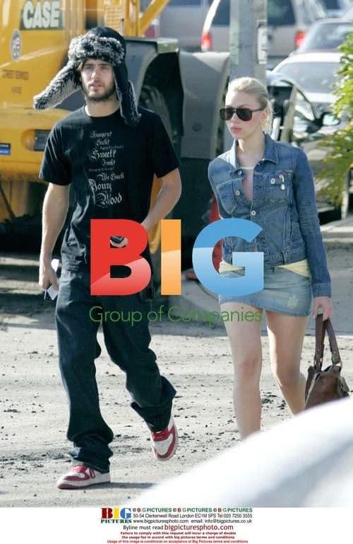 Scarlett and Jared Leto Shop in Hollywood