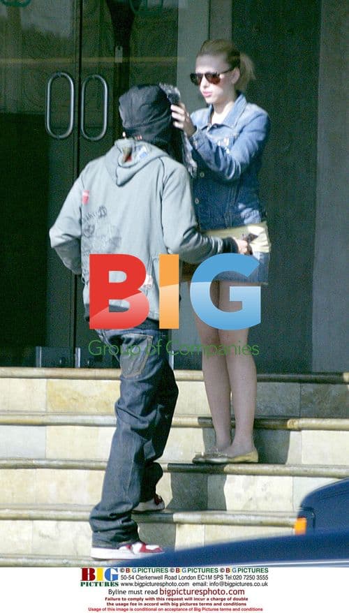 Scarlett and Jared Leto Shop in Hollywood