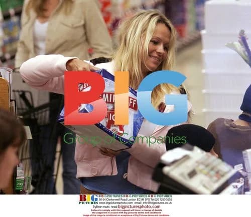 Pamela Anderson's Grocery Shopping Trip