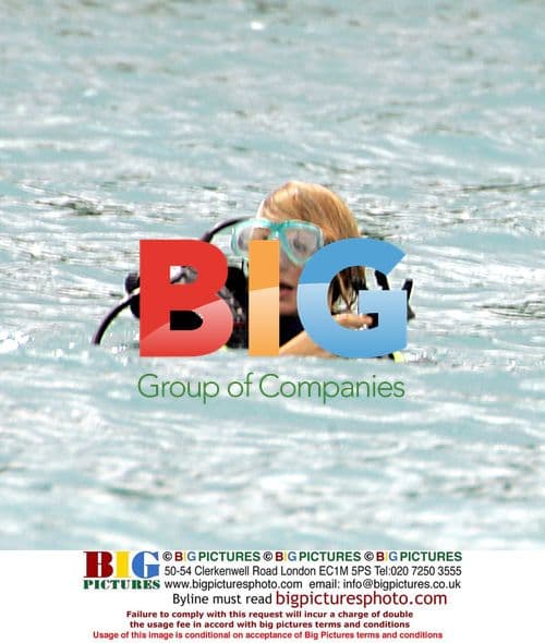 Geri Halliwell goes scuba diving in Caribbean