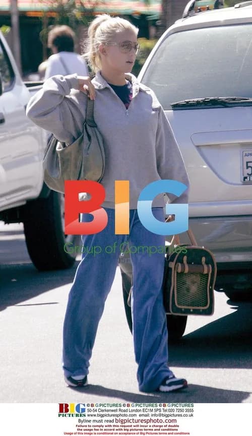 Jessica Simpson Leaving Restaurant with Dog