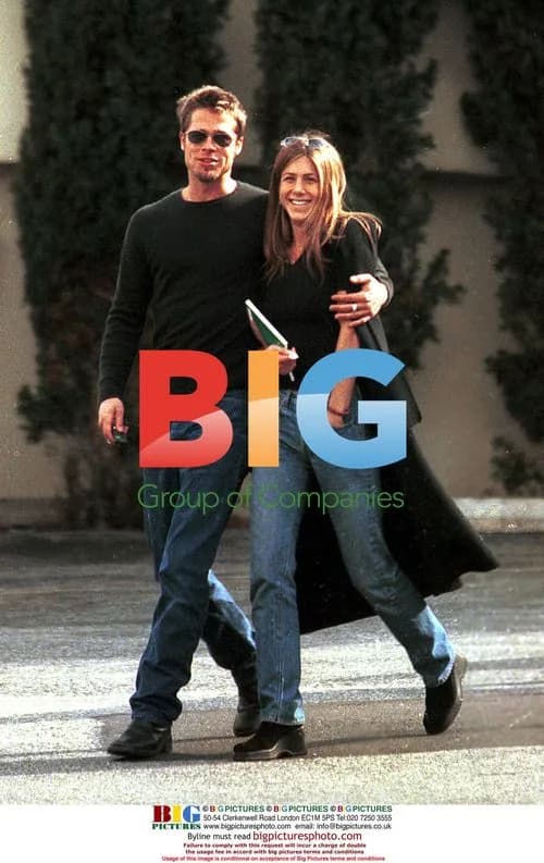 Brad Pitt and Jennifer Aniston visit art gallery