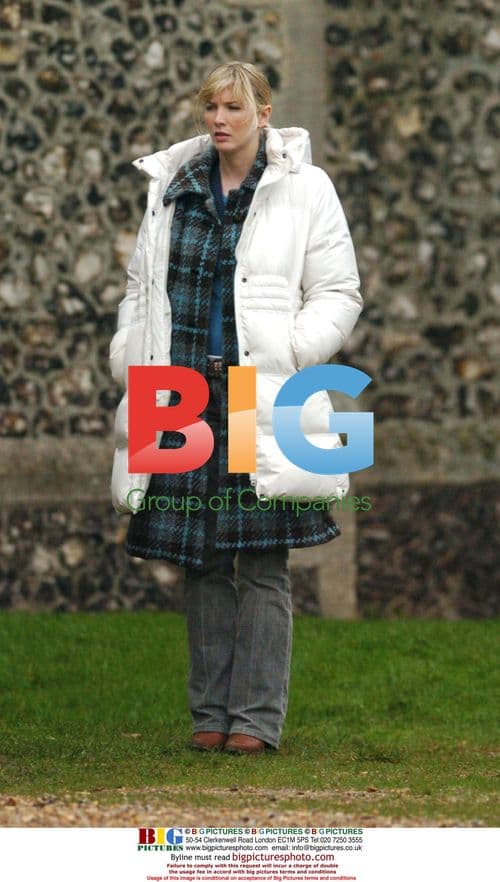 Lisa Faulkener Filming 'Murder in Suburbia'