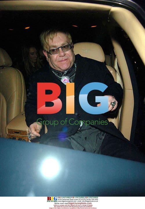 Elton John has trouble getting into car